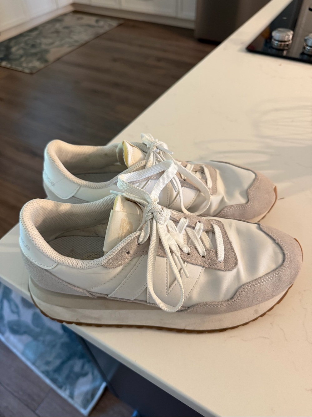 New Balance Women's Neutral White & Beige Casual Sneakers